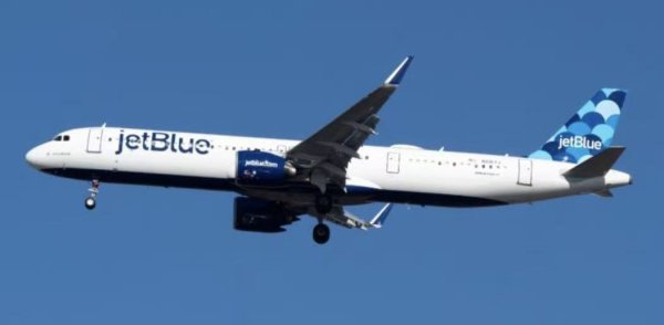 配资预警网 美军方称正评估美军机与客机险些相撞事故