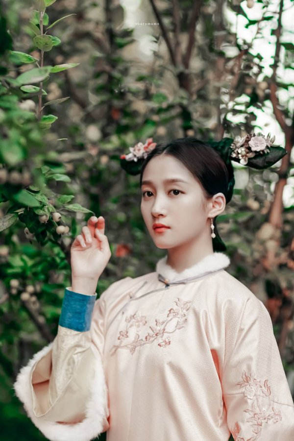 散户配资网站 你敢信？关晓彤竟是溥仪侄女！晚清格格后代如今成顶流明星